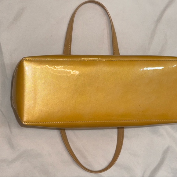 LOUIS VUITTON
Vernis Patent Leather Reade - Picture 7 of 8